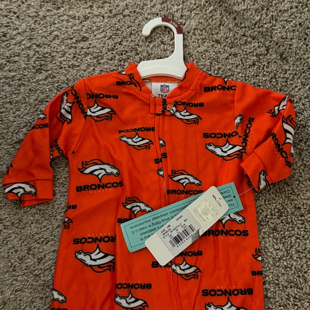 NWT NFL Denver Broncos Infant Pajamas Footies 3-6 months Orange Onesie Baby - Picture 4 of 5